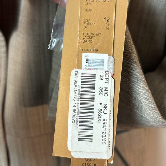 NWT Alex Marie Blazer in size 12. Washable. Wrinkle-Free in neutral color. - Picture 5 of 11